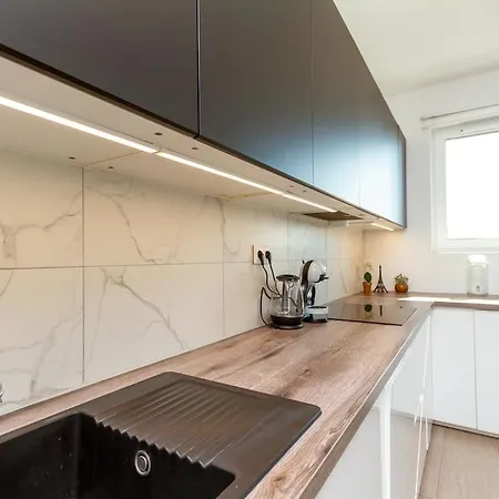 3br Premium Skyline Penthouse W Ac By Nw דירה *