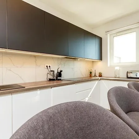 3br Premium Skyline Penthouse W Ac By Nw דירה *