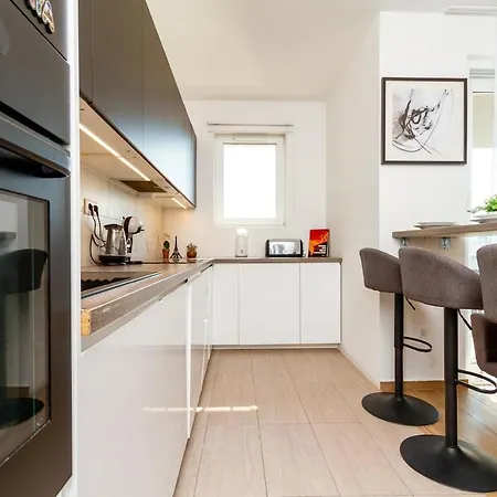 3br Premium Skyline Penthouse W Ac By Nw