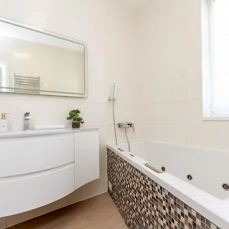 3br Premium Skyline Penthouse W Ac By Nw