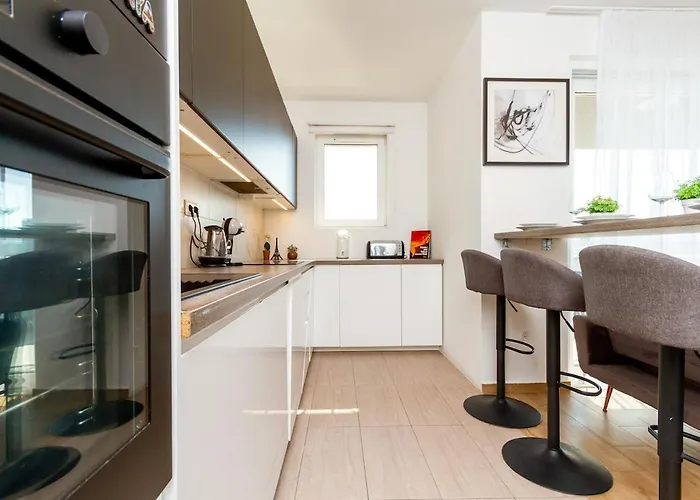 3br Premium Skyline Penthouse W Ac By Nw