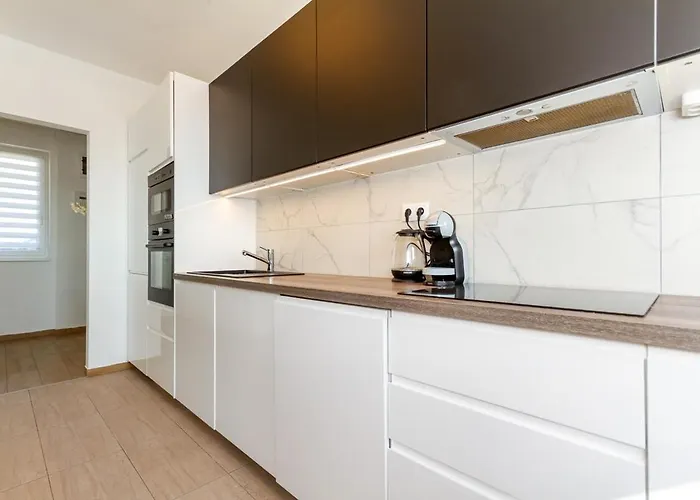 3br Premium Skyline Penthouse W Ac By Nw *