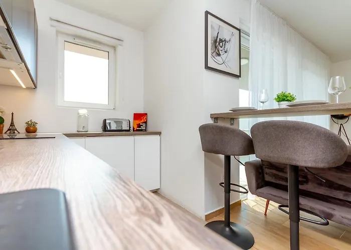 3br Premium Skyline Penthouse W Ac By Nw *