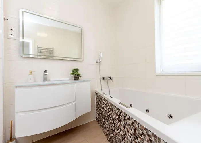 3br Premium Skyline Penthouse W Ac By Nw