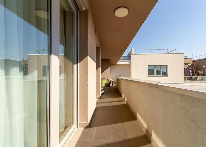3br Premium Skyline Penthouse W Ac By Nw *
