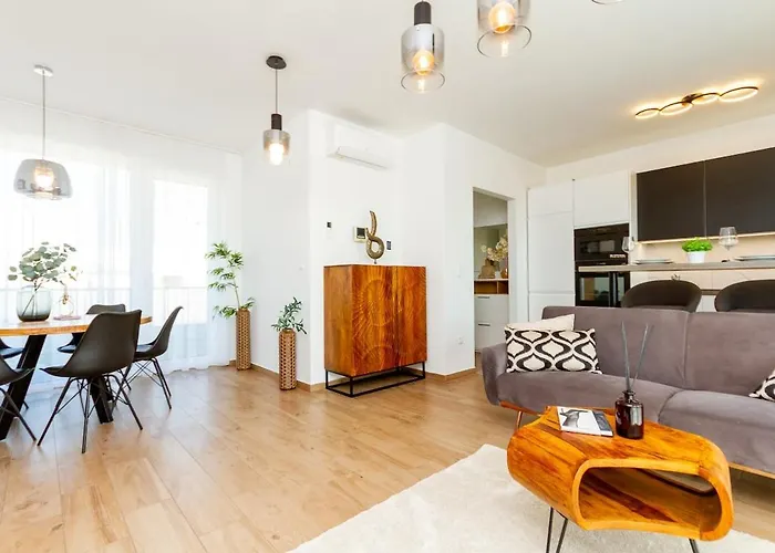 3br Premium Skyline Penthouse W Ac By Nw