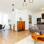 3br Premium Skyline Penthouse W Ac By Nw