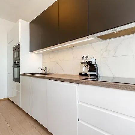 3br Premium Skyline Penthouse W Ac By Nw *