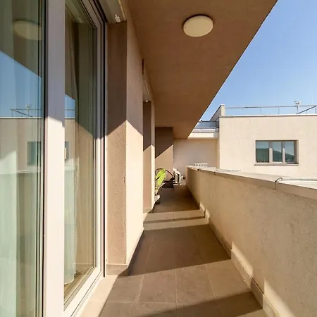 3br Premium Skyline Penthouse W Ac By Nw *